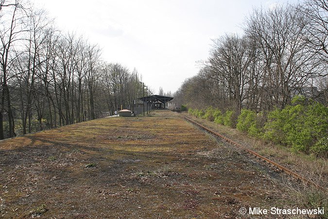 Bild: unbenutztes Ostende des Bahnsteiges