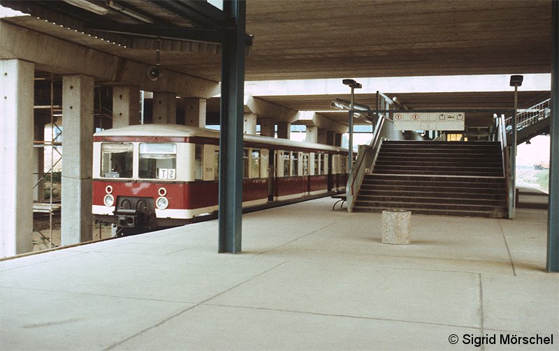 Bild: abfahrbereiter Zug