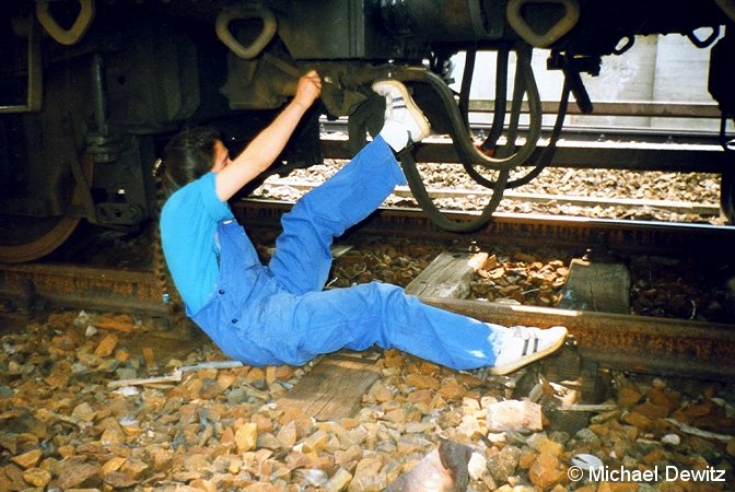 Bild: Trennen der elektrischen Leitungen